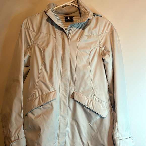 Elegant Cream Women's Jacket - Picture 15 of 16